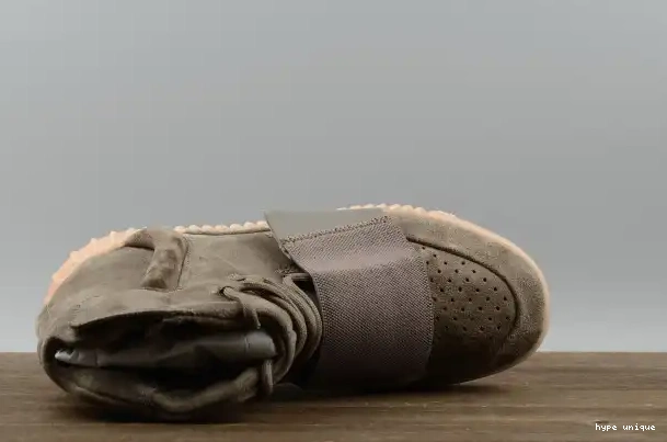 hype adidas Boost Light 750 Yeezy Brown BY2456 0327